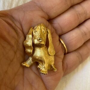 Monet Gold Tone Hound Dog Puppy Vintage Brooch Pin‎